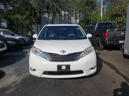 2014 Toyota Sienna XLE