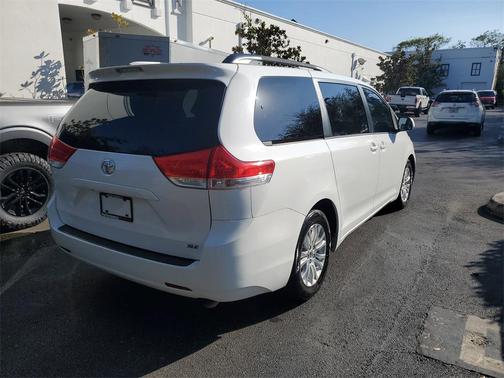 2014 Toyota Sienna XLE