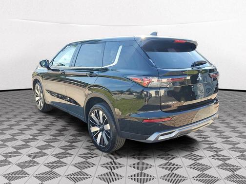 Black Diamond 2026 Mitsubishi Outlander SE