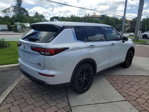 2023 Mitsubishi Outlander SE Black Edition