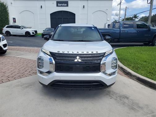 2023 Mitsubishi Outlander SE Black Edition