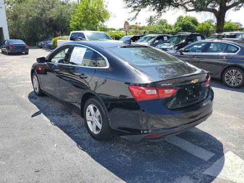 Mosaic Black Metallic 2022 Chevrolet Malibu 1LS