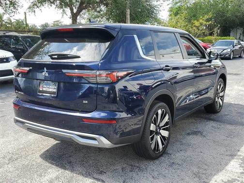 2025 Mitsubishi Outlander SE