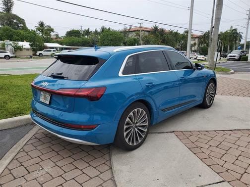 2019 Audi e-tron Prestige