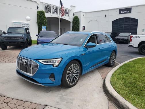 2019 Audi e-tron Prestige