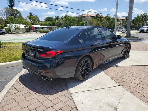 2022 BMW 530 i