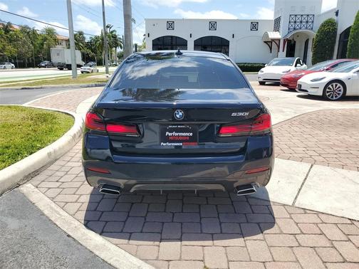 2022 BMW 530 i