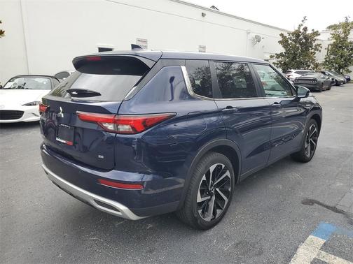 2023 Mitsubishi Outlander SE Special Edition