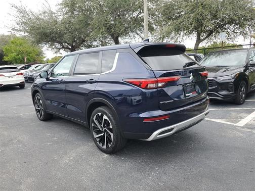 2023 Mitsubishi Outlander SE Special Edition