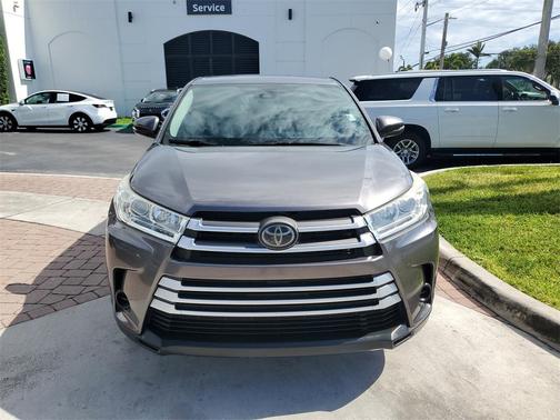 2019 Toyota Highlander LE