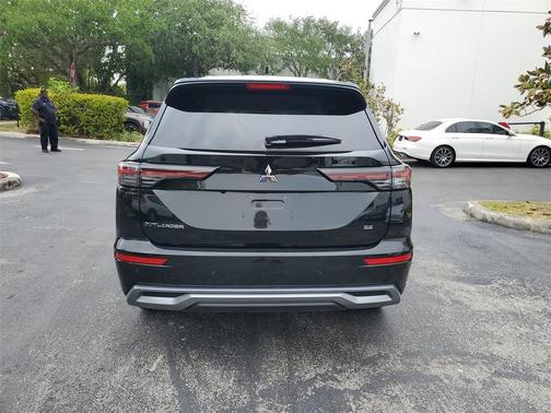 2025 Mitsubishi Outlander SE