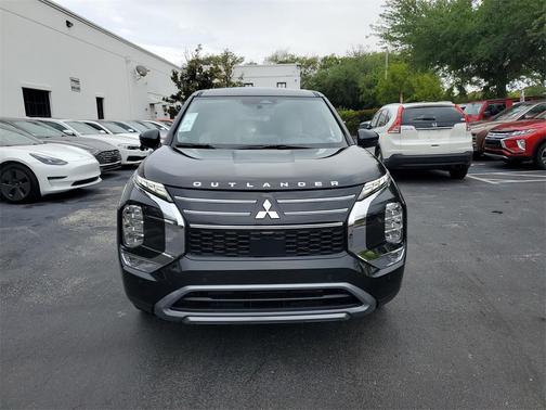 2025 Mitsubishi Outlander SE