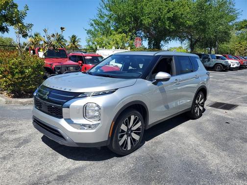 2025 Mitsubishi Outlander SE