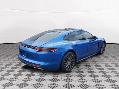 2017 Porsche Panamera 4