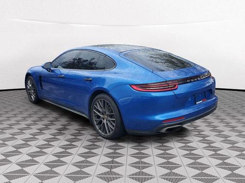 2017 Porsche Panamera 4