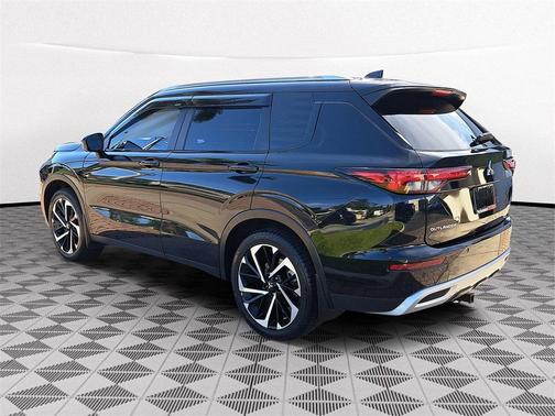 2022 Mitsubishi Outlander SE