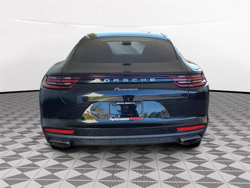 2018 Porsche Panamera 4