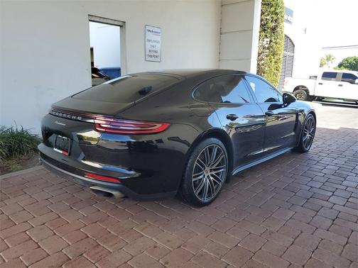 2018 Porsche Panamera 4