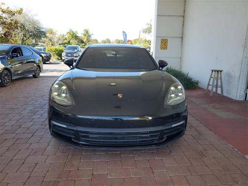 2018 Porsche Panamera 4
