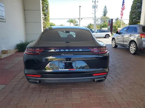 2018 Porsche Panamera 4