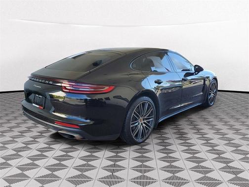 2018 Porsche Panamera 4