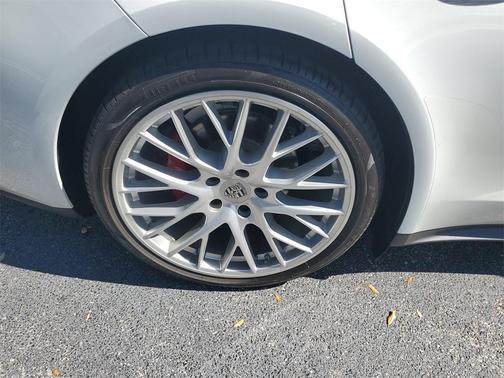 2018 Porsche Panamera 4