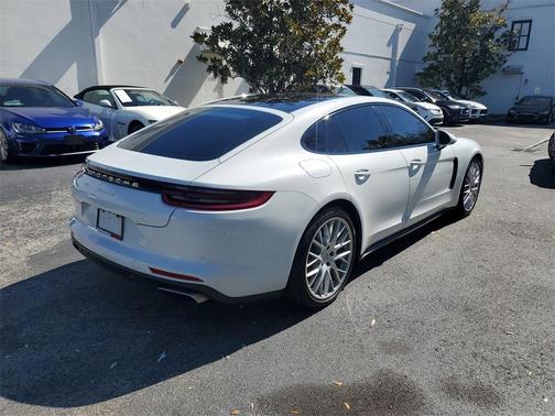 2018 Porsche Panamera 4