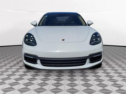 2018 Porsche Panamera 4