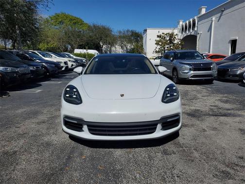 2018 Porsche Panamera 4