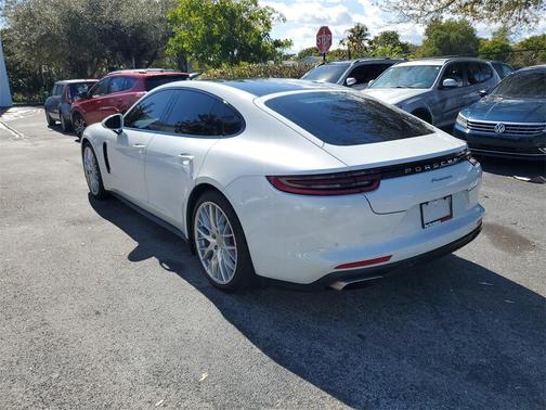 2018 Porsche Panamera 4