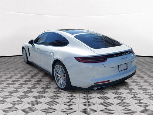 2018 Porsche Panamera 4