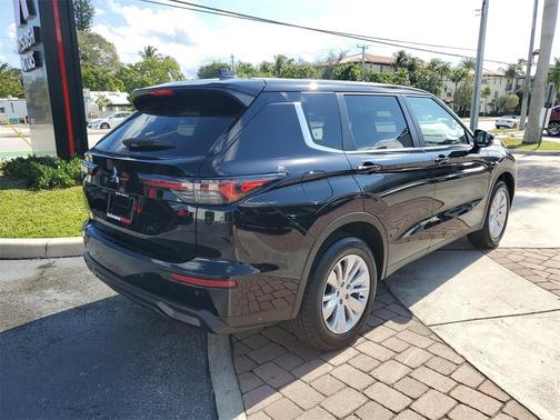 2025 Mitsubishi Outlander ES