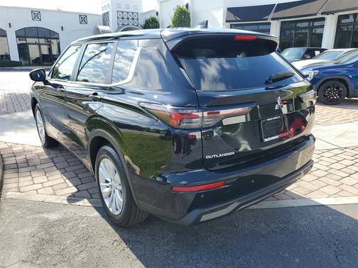 2025 Mitsubishi Outlander ES