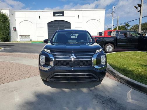 2025 Mitsubishi Outlander ES