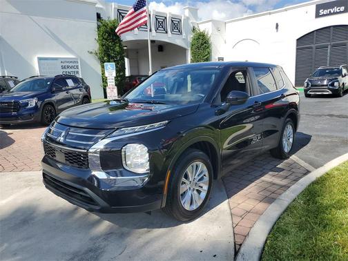 2025 Mitsubishi Outlander ES