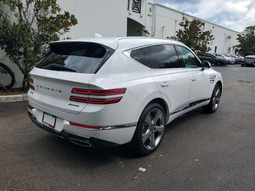 Uyuni White 2021 Genesis GV80 3.5T
