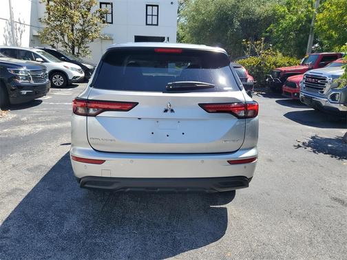 2025 Mitsubishi Outlander PHEV ES