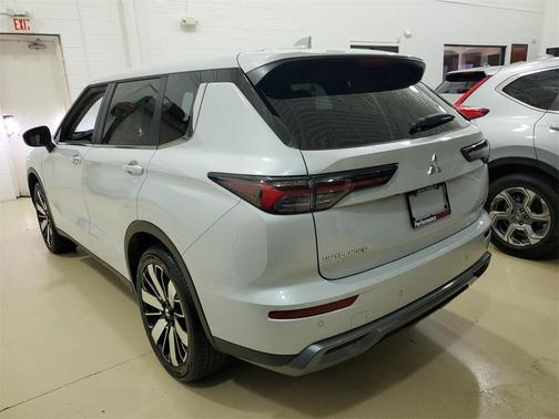 2025 Mitsubishi Outlander SE