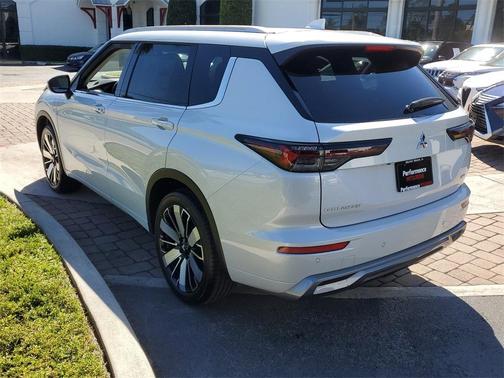 2025 Mitsubishi Outlander SEL
