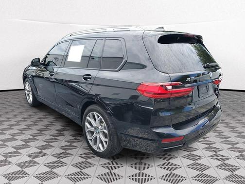 Black Sapphire Metallic 2020 BMW X7 xDrive40i