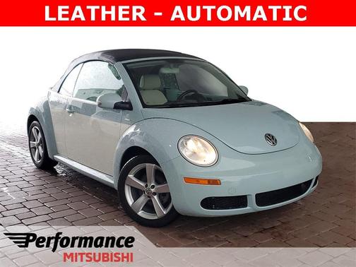 2010 Volkswagen New Beetle 
