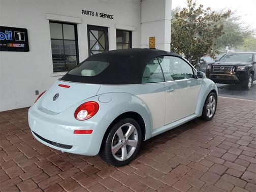 2010 Volkswagen New Beetle 