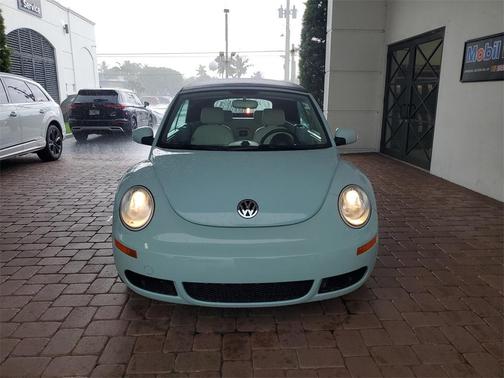 2010 Volkswagen New Beetle 