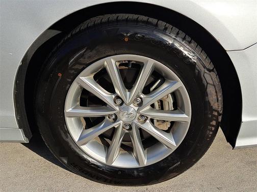 2018 Hyundai SONATA SE