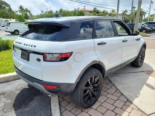 Fuji White 2018 Land Rover Range Rover Evoque SE