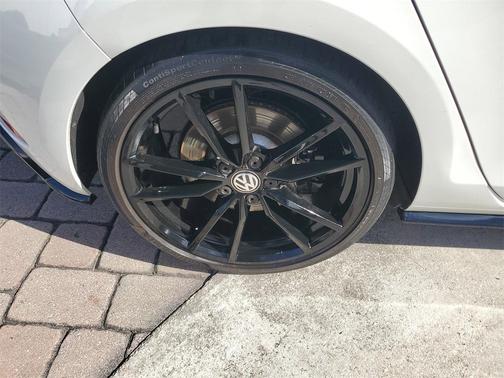 2019 Volkswagen Golf R 2.0T w/DCC & Navigation