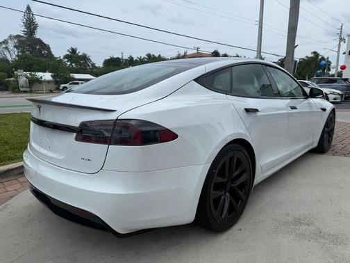 2022 Tesla Model S Plaid