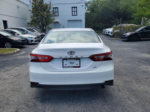 Super White 2018 Toyota Camry LE