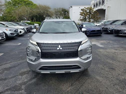 2023 Mitsubishi Outlander SEL