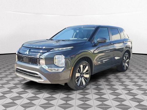 Graphite Gray 2026 Mitsubishi Outlander SE